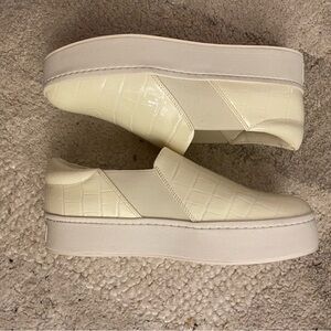 VINCE slip on’s